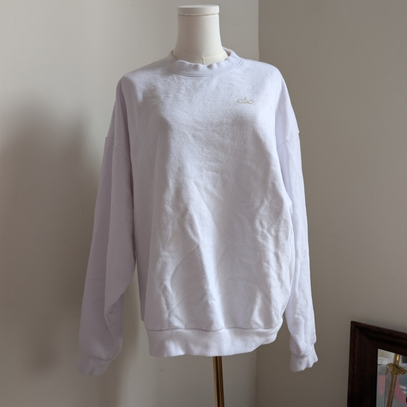 ALO Yoga Tops - 🍒BEST & FINAL🍒 ALO Yoga • Accolade White Sweatshirt